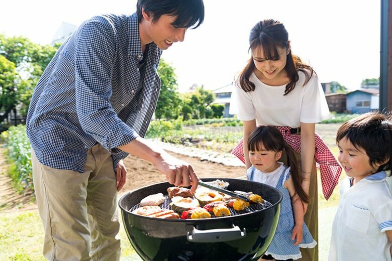 【調査結果】昨年の夏休みで1番楽しかった思い出の1位は「旅行」。普段の休みの日の小中学生の74%は「おうちで過ごす」と回答