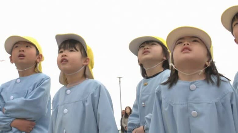 大きくたくましく成長願い海王丸パークでこいのぼり掲揚 11 日は「花の迷路」もオープン｜FNNプライムオンライン