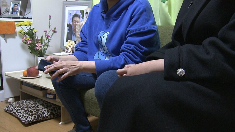 亡くなった上邨昌弘さんの妻・チャリトさん(右)と娘・マリアさん(左)が取材に応じてくれた