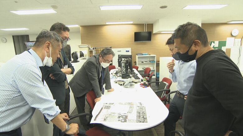 最後の紙面編集会議の様子