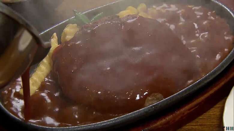 「キッチン谷沢」のデミグラスソースがたっぷりかかった手ごねハンバーグと光り輝くご飯（東京・西早稲田）④