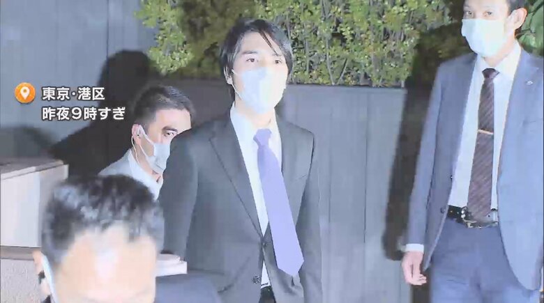 面会を終えた小室圭さん。元婚約者と握手を交わす場面も(12日）