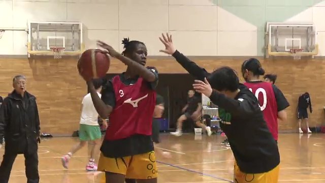 オサイ・フェイバ・チノエ選手　長身と俊足をいかしたプレー