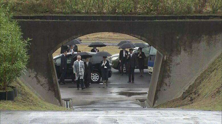 「天山慰霊碑」