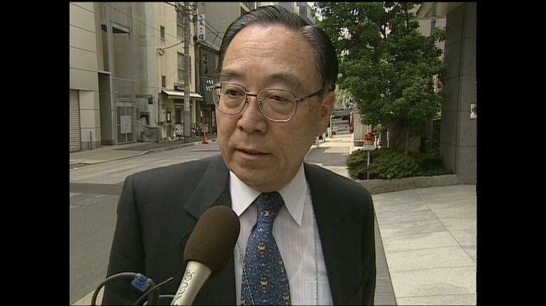 Xらの逮捕を受けてコメントする国松元長官　2004年7月7日