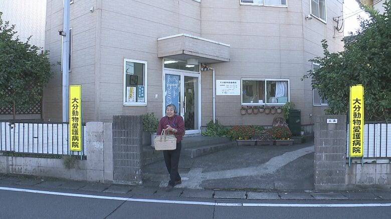 フクロウを連れた工藤獣医師