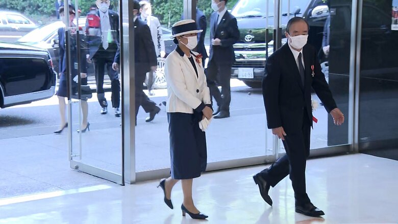 全国赤十字大会の会場に到着された皇后さま　5月15日