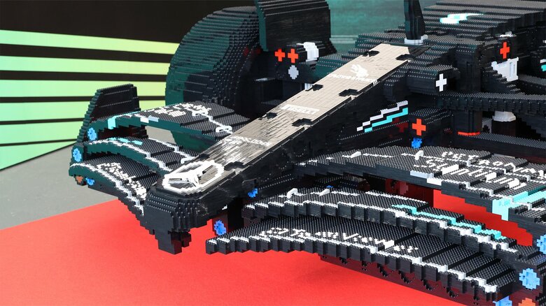 メルセデス AMG ペトロナス フォーミュラ1チームのF1カーのスターマークも立体的に再現されている