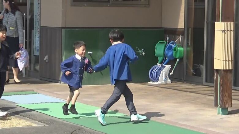 友達と追いかけっこ