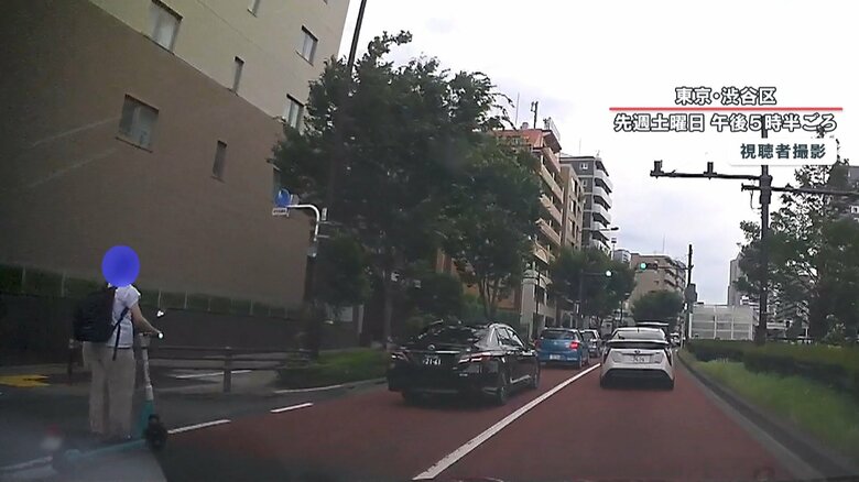 車道を走る電動キックボード