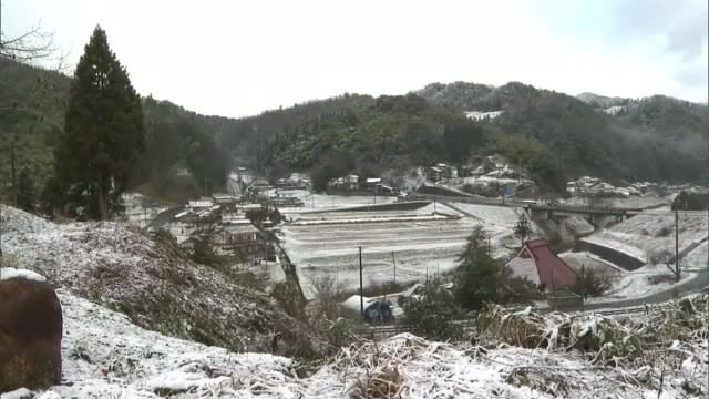 “弥生寒波”で雨や雪　冬に逆戻りの寒さで山地は積雪　峠の国道54号で車3台衝突1人負傷（島根）