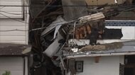 住宅2階に車突っ込む 道路飛び越え...男性軽傷 和歌山