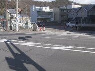 飲食店掃除後の帰り道…自転車の女性が右折してきた30歳男性運転の車にはねられ死亡 信号や横断歩道なく