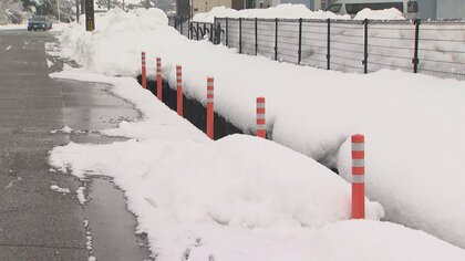 除雪作業中に用水路へ転落か、富山市の89歳男性が死亡　用水からスコップも見つかる