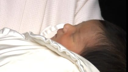 皇室、皇太子殿下・雅子さまの長女愛子さま宮内庁病院退院時の写真