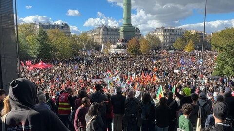 高校生ら2万5000人がパリ中心部でデモ　教育環境の改善求める　一部が警察と衝突　「代替教員」3000人を各地に配置へ　フランス