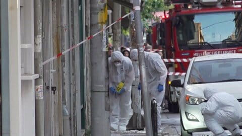 ギリシャ・アテネでリュックサック爆発　市民2人と警察官2人が負傷　遠隔操作で爆発したか