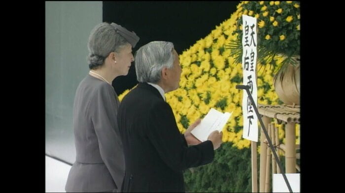 平成17（2005）年8月　「全国戦没者追悼式」でおことばを述べられる陛下（東京・千代田区）