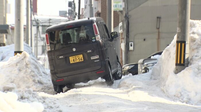 依然として路面がひどい状態の道路も