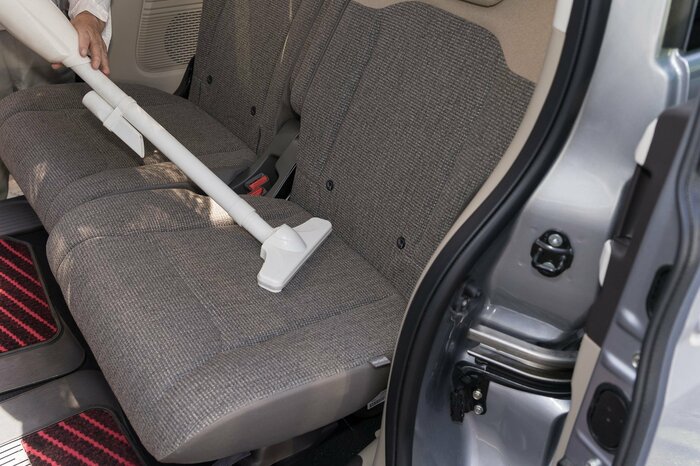 掃除機がけはシート 1 席分を20 秒以上かけてじっくりと（イメージ）