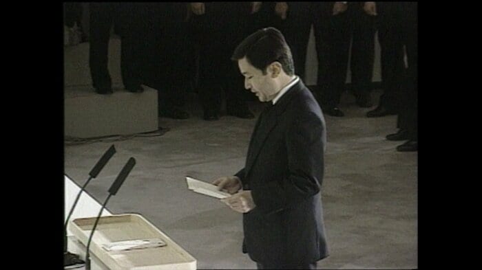 おことばを述べられる皇太子さま