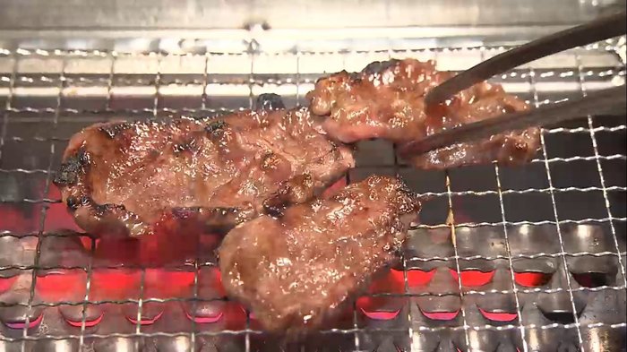 コロナ禍で「おひとり様」スタイルの飲食店…間仕切りや換気など感染防止対策も徹底