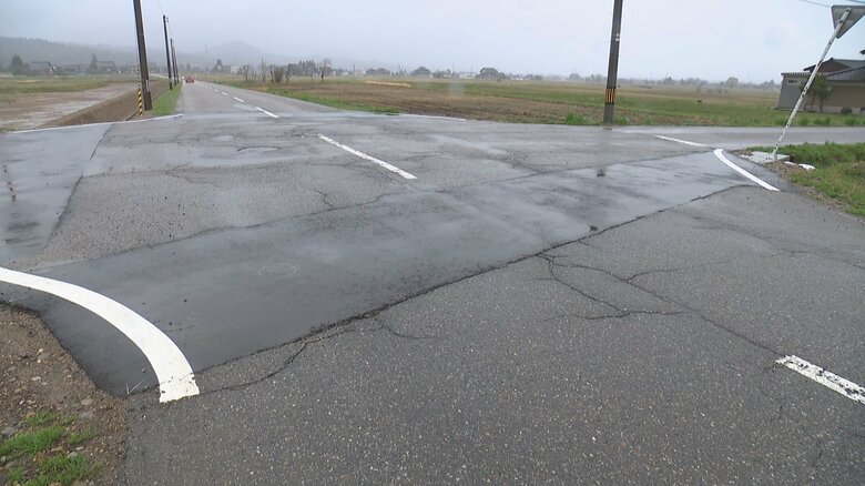 バイクと乗用車が衝突　72歳男性が意識不明の重体　富山・南砺市｜FNNプライムオンライン