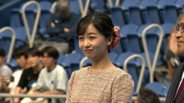 佳子さまが全日本テニス選手権を観戦　初めて天皇杯を授与　日本テニス協会の名誉総裁｜FNNプライムオンライン