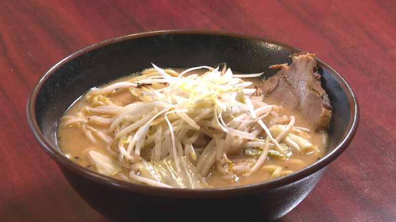 店主が亡くなり…物価高が影響　高校生に愛されてきたラーメン店が閉店へ　「店の味を絶やしたくない」アルバイトをしてきた男性が引き継ぐも｜FNNプライムオンライン