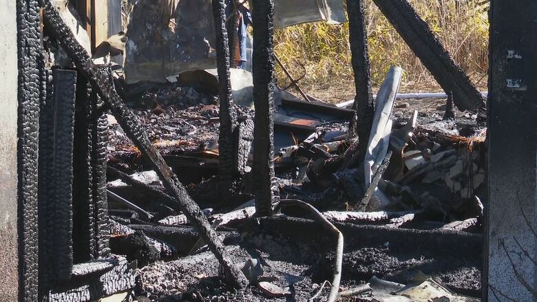 「建物から火が」住宅全焼　1人の遺体　1人で住んでいた40代男性か　長野・小諸市｜FNNプライムオンライン