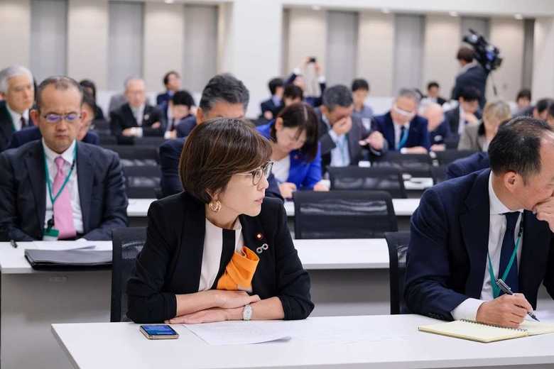 熱心に耳を傾けていた稲田朋美議員 (画像提供:創発プラットフォーム)