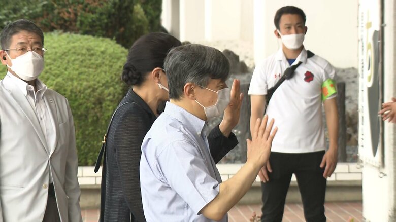 天皇陛下は集まった人たちに「暑い中堂もありがとう」と声をかけられた