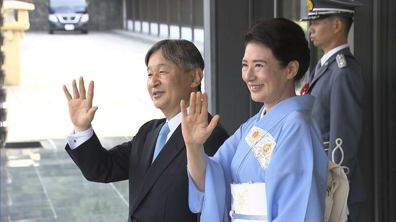招待客を見送られる天皇皇后両陛下