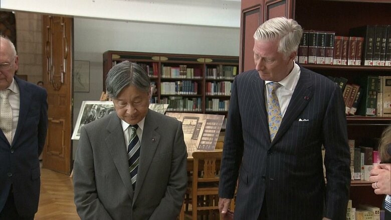 ルーベン・カトリック大学を視察される天皇陛下とフィリップ国王