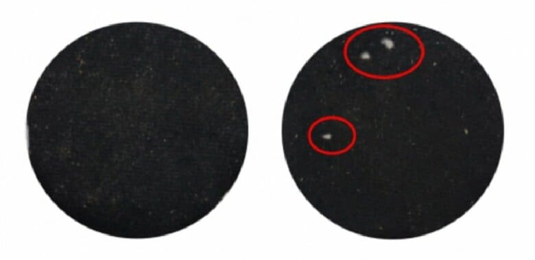 左：スペースに対して適正な使用数量の防虫剤を置いた布　右：適正な数量の3分の1だけ置いた布（提供：エステー株式会社）