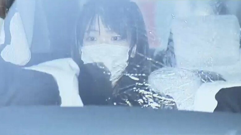 結婚会見を終えて渋谷区のマンションに向かう眞子さん(10月26日)