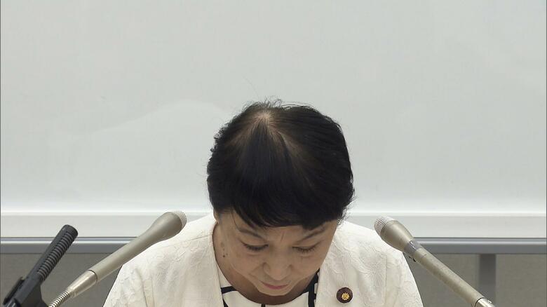 「お詫びをいたします」と頭を下げる福島氏（8日）