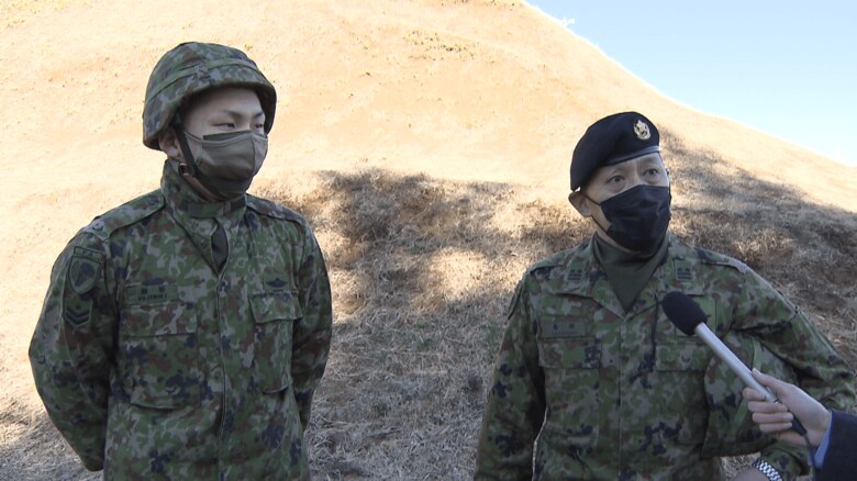  左：藤巻二士　右：亀崎二佐