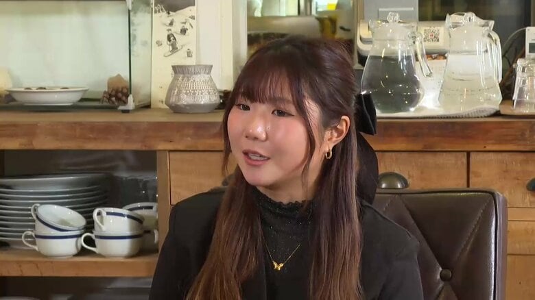 インタビューに答えるプロスノーボーダーの岩渕麗楽選手