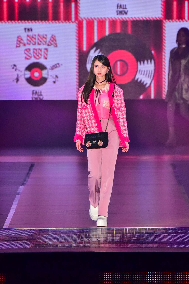 齋藤飛鳥さん(C)Rakuten GirlsAward 2023 AUTUMN/WINTER