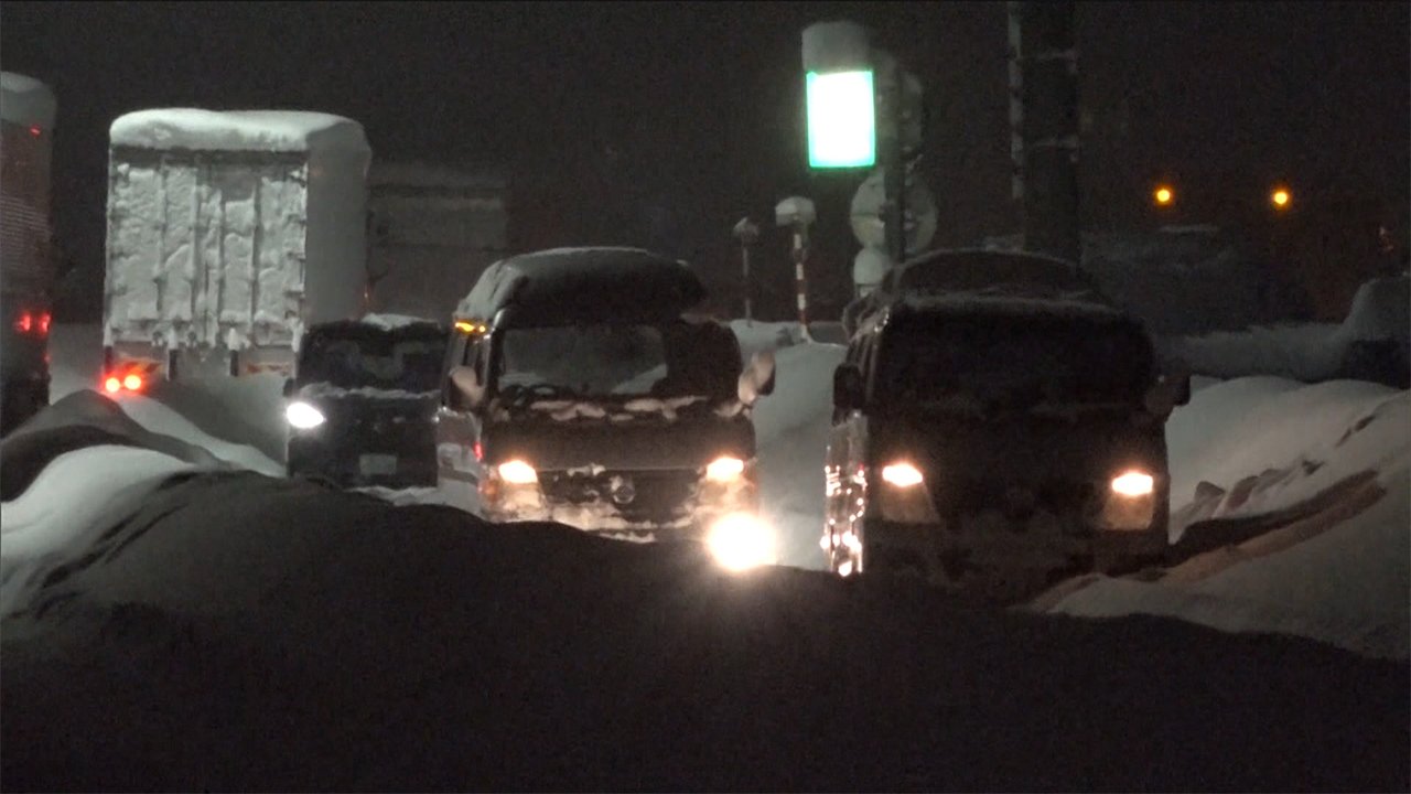 富山 福井で車が立ち往生 自衛隊に災害派遣要請 日本海側で記録的大雪 Fnnプライムオンライン Goo ニュース