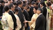 秋の園遊会「ナルちゃんとコウタ」陛下は吉田鋼太郎さんらと懇談　皇后さま「中学時代ホエールズのファンで」野球談義も