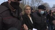ナワリヌイ氏への面会求めた主治医ら拘束 収監中にハンスト ロシア
