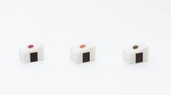 使っていくと“三角むすび”から具材がお目見え?美術学生が考えた「おにぎりの消しゴム」に大反響