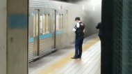 地下鉄駅構内で車両から火 煙収まらず 急ぎ地上へ避難