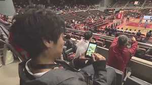 「試合が始まっちゃう!」フード行列のイライラを解消するスポーツ観戦革命