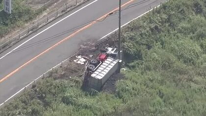 大型トラックと軽自動車が正面衝突　軽自動車が炎上１人死亡　軽自動車が中央線はみ出したか　広島・竹原市