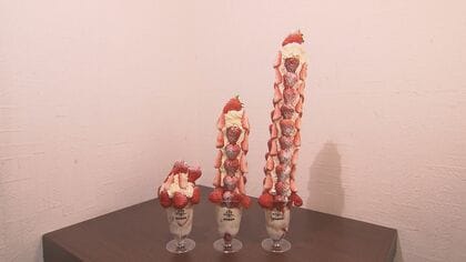 イチゴを3パック以上使用…そびえ立つ高さ50cmのパフェ『名古屋ストロベリーツリー』普通サイズでも1パック分