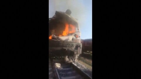 ウクライナ南部で列車にロシア軍のドローン攻撃、2人死亡　ゼレンスキー大統領が非難「民間の列車だと知らなかったはずない」