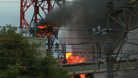日本製紙八代工場で解体中の煙突から出火　熊本地震で煙突折れる被害　消防車と救急車計11台出動